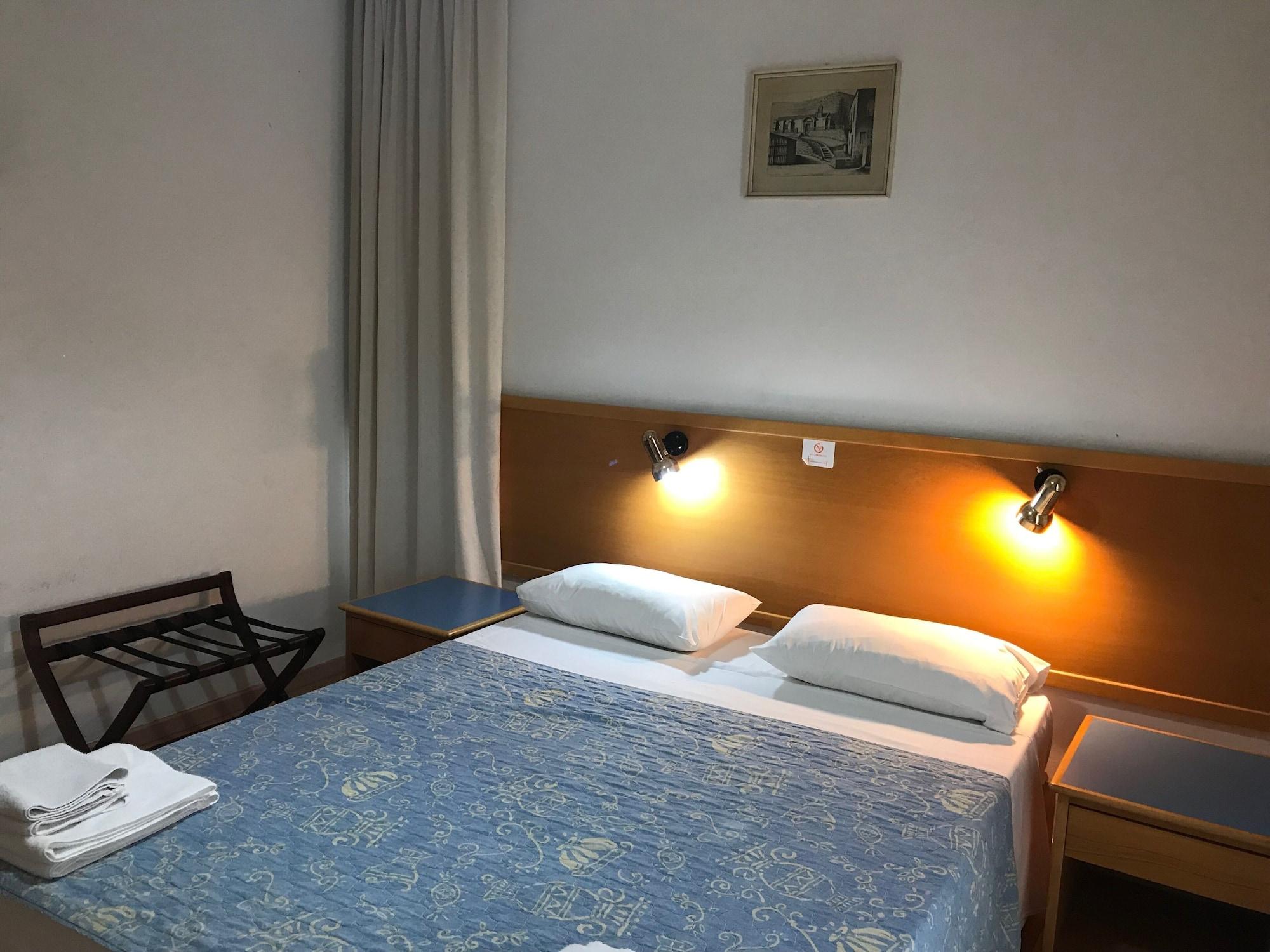 Daphne Hotel Apartments Paphos Buitenkant foto