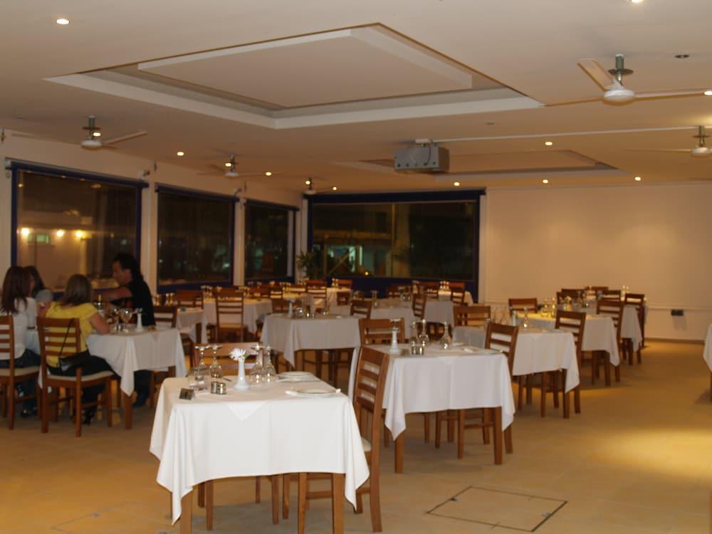 Daphne Hotel Apartments Paphos Buitenkant foto