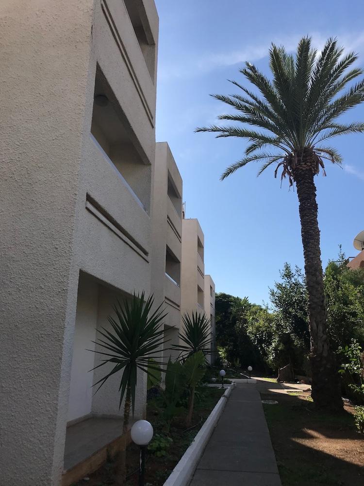 Daphne Hotel Apartments Paphos Buitenkant foto