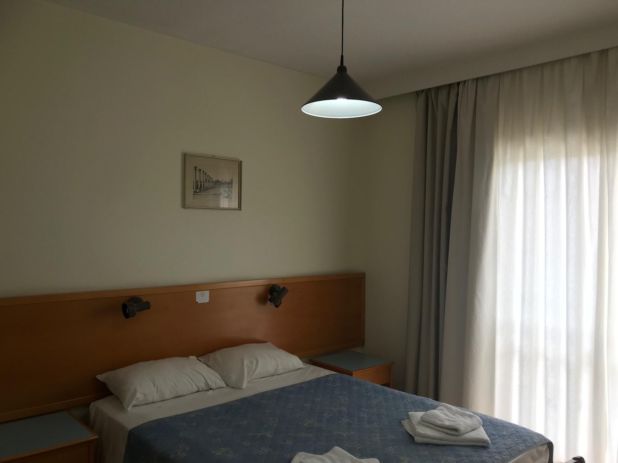 Daphne Hotel Apartments Paphos Buitenkant foto