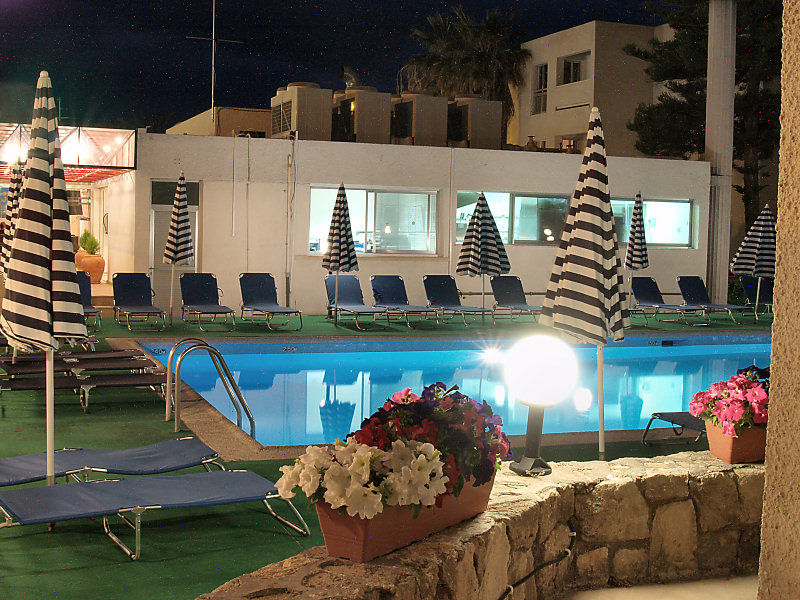 Daphne Hotel Apartments Paphos Buitenkant foto