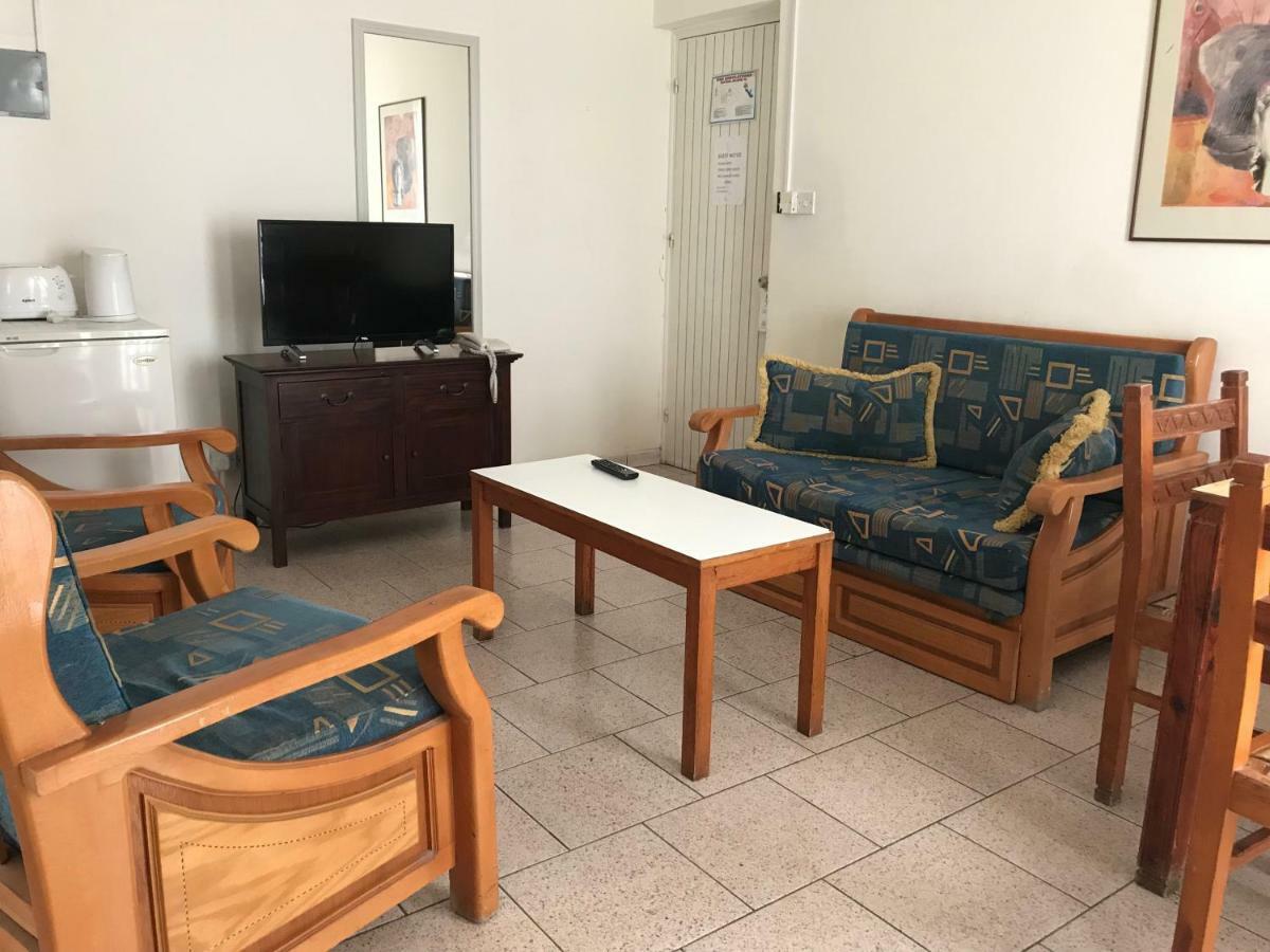 Daphne Hotel Apartments Paphos Buitenkant foto