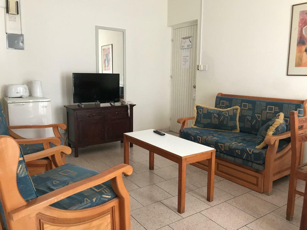 Daphne Hotel Apartments Paphos Buitenkant foto