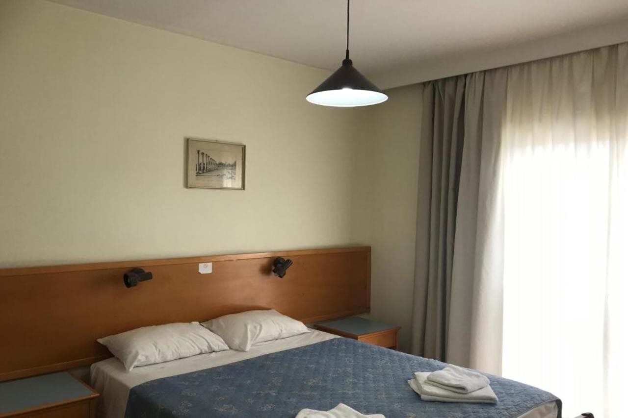 Daphne Hotel Apartments Paphos Buitenkant foto